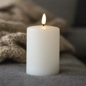 Populär LED Blockljus 10cm hög, smält-look, flameffekt Ø7,5cm, 10cm hög, fungerar m. fjärrkontroll, äkta stearin