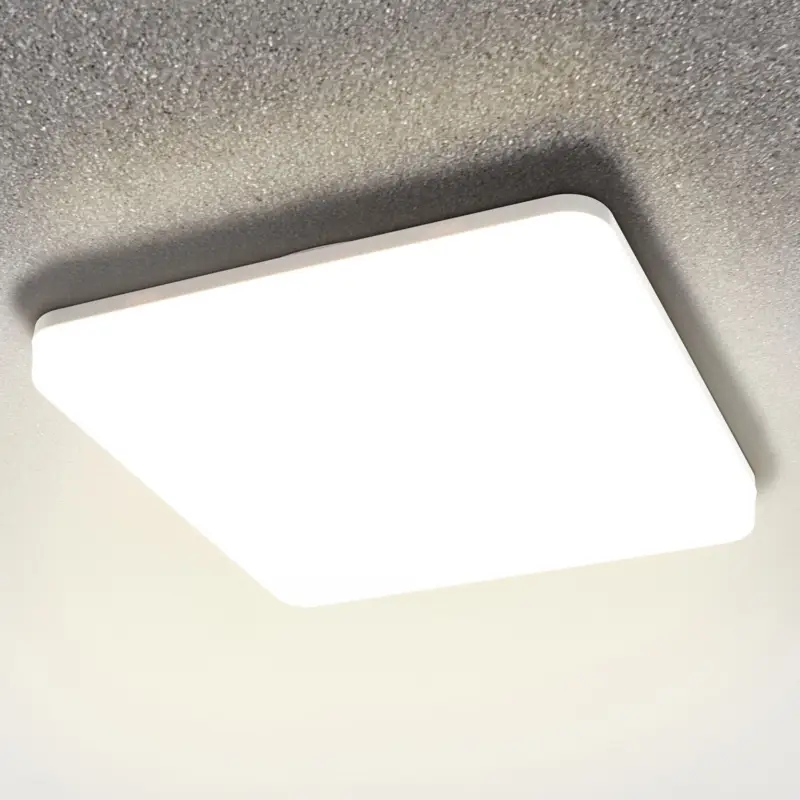 LED-taklampa Pronto, kantig, 33 x 33 cm Populärt val