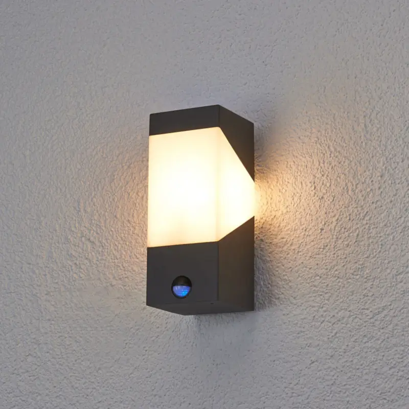 Lucande utomhusvägglampa Kiran, sensor, grå, IP44, E27 Endast idag
