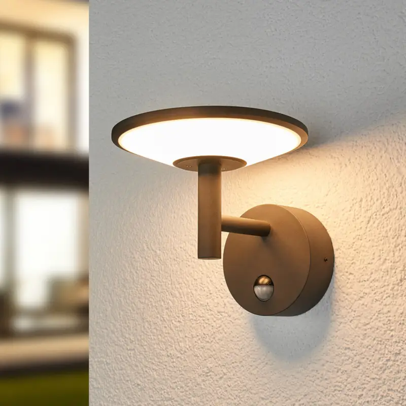 Lucande LED-utomhusvägglampa Fenia, sensor, IP54, antracit Nedsatt pris