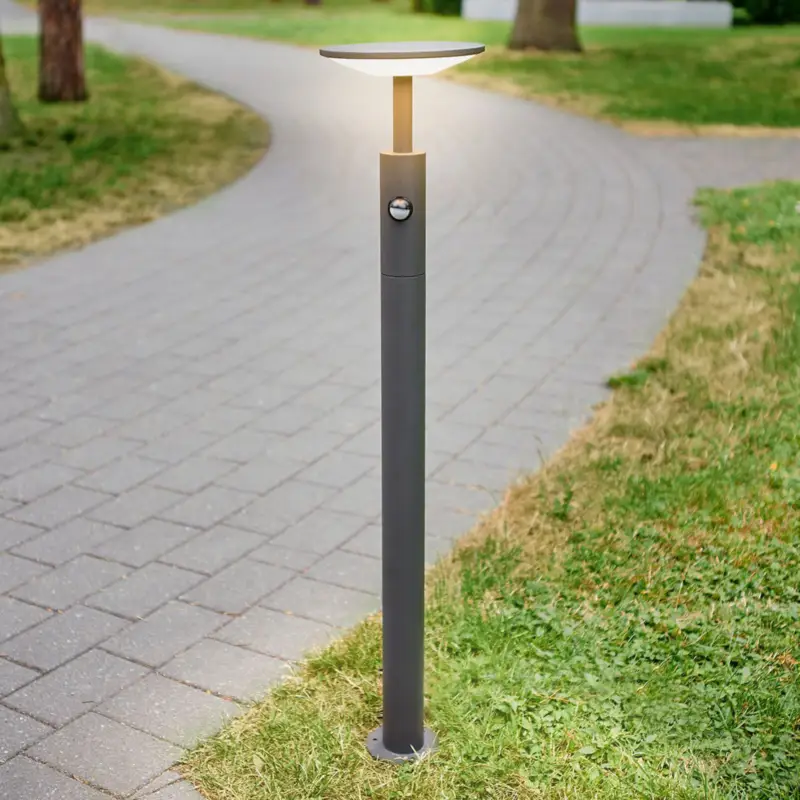 Lucande Fenia LED-väglampa, 100 cm, sensor, IP54, antracit Säker betalning