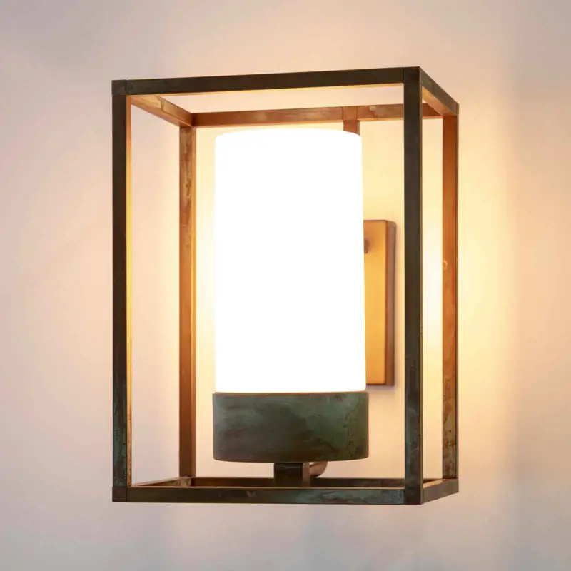 Endast idag Utomhusvägglampa Cubic³ 3363 mässing antik/opal