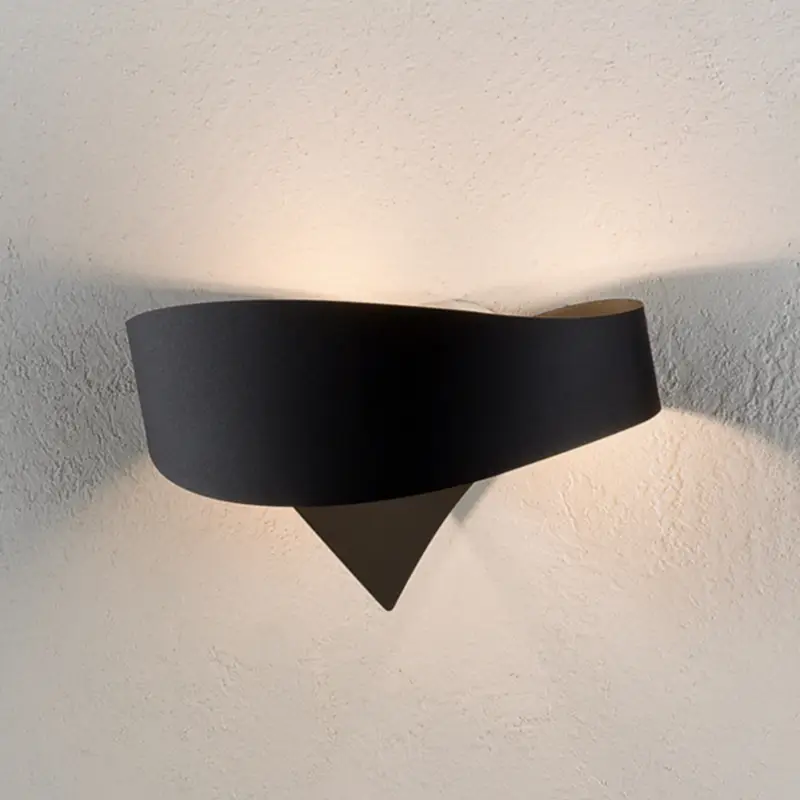 Köp online Svart vägglampa Scudo
