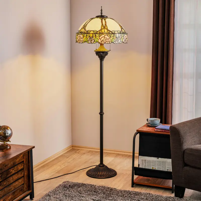 Billig Sagolik golvlampa Emily, Tiffanystil
