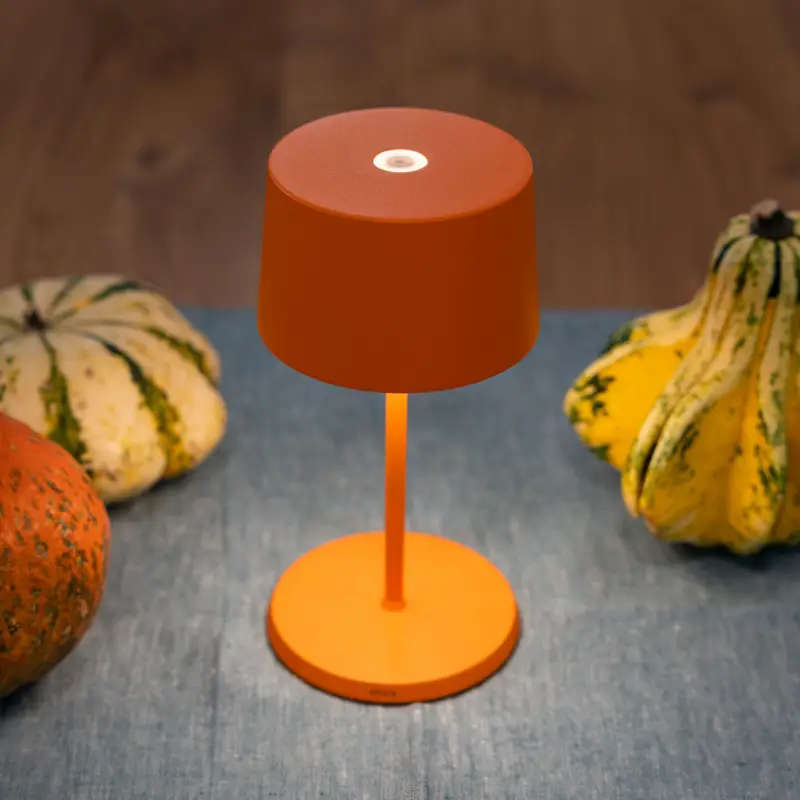 Zafferano Olivia mini 3K bordslampa orange I lager