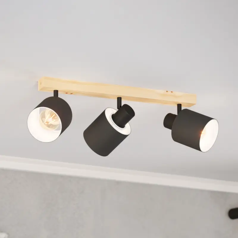 Sänkt pris Batallas takspotlight, längd 48 cm, svart/trä, 3 lampor.