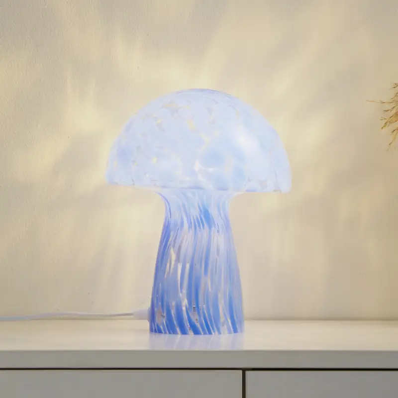 Lindby Hubi bordslampa, blå, glas, Ø 22 cm, svampform Nyhet