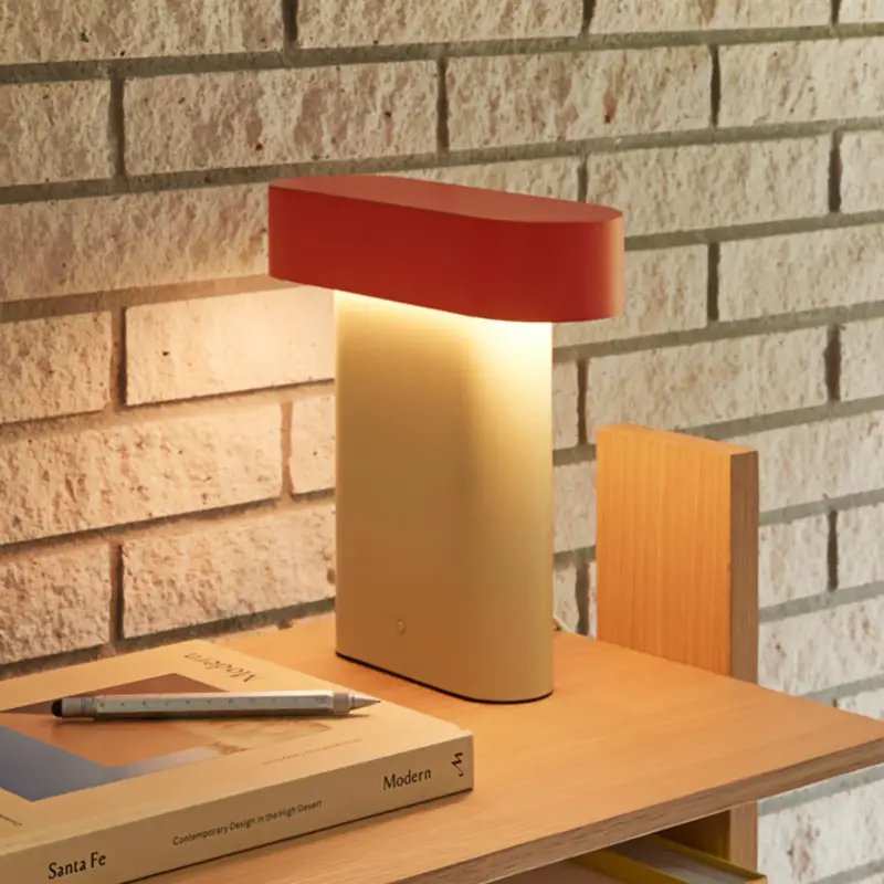 Begränsat antal Hübsch LED-bordslampa Sleek, ljusgrön/röd, järn, PC