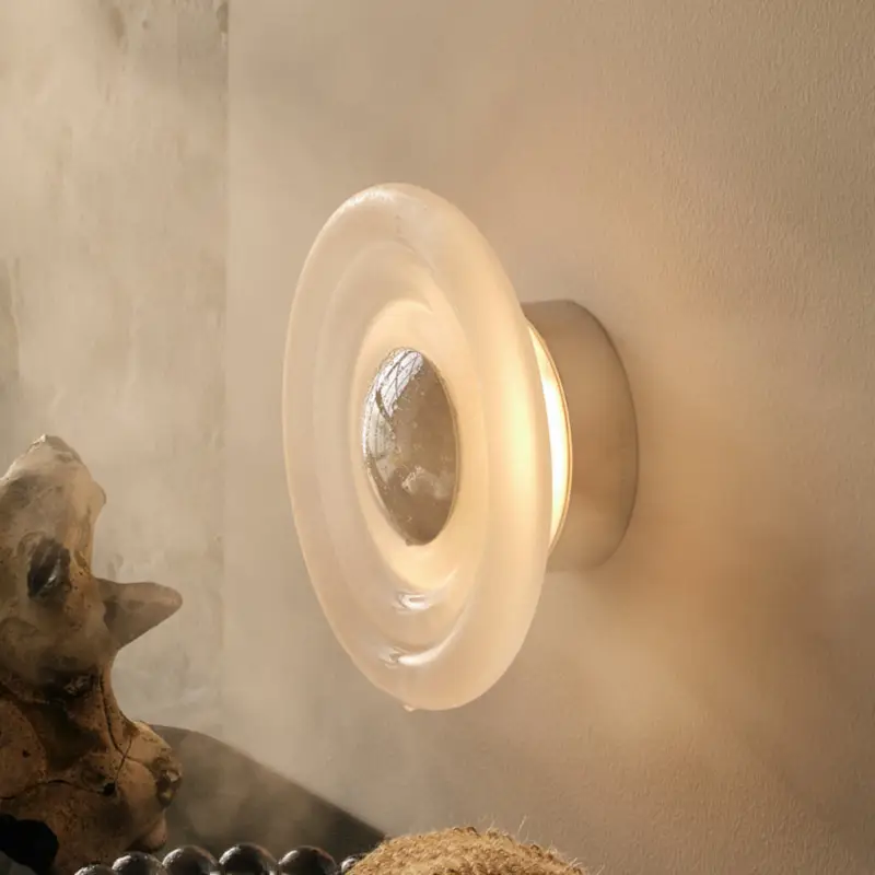 Sista chansen Tom Dixon LED-vägglampa Press Sphere Mini, frostat Ø 22 cm